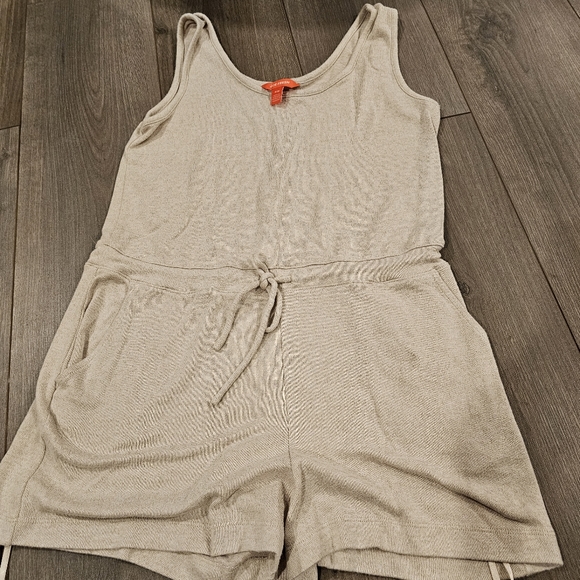 Joe Fresh lightweight beige romper - Picture 1 of 3